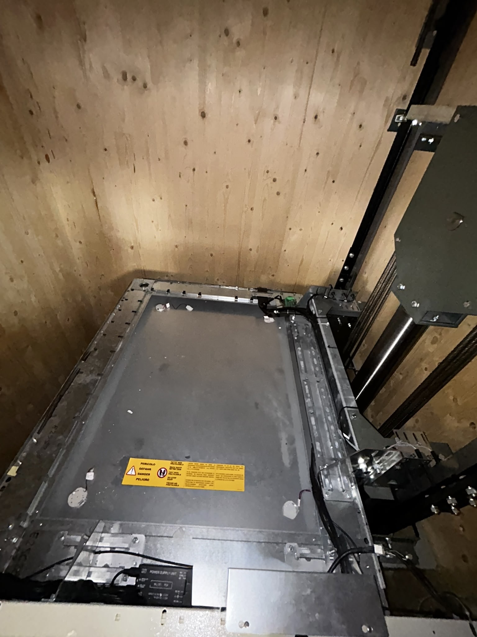 750 kg Goods Passenger Lifts: equipment photograph