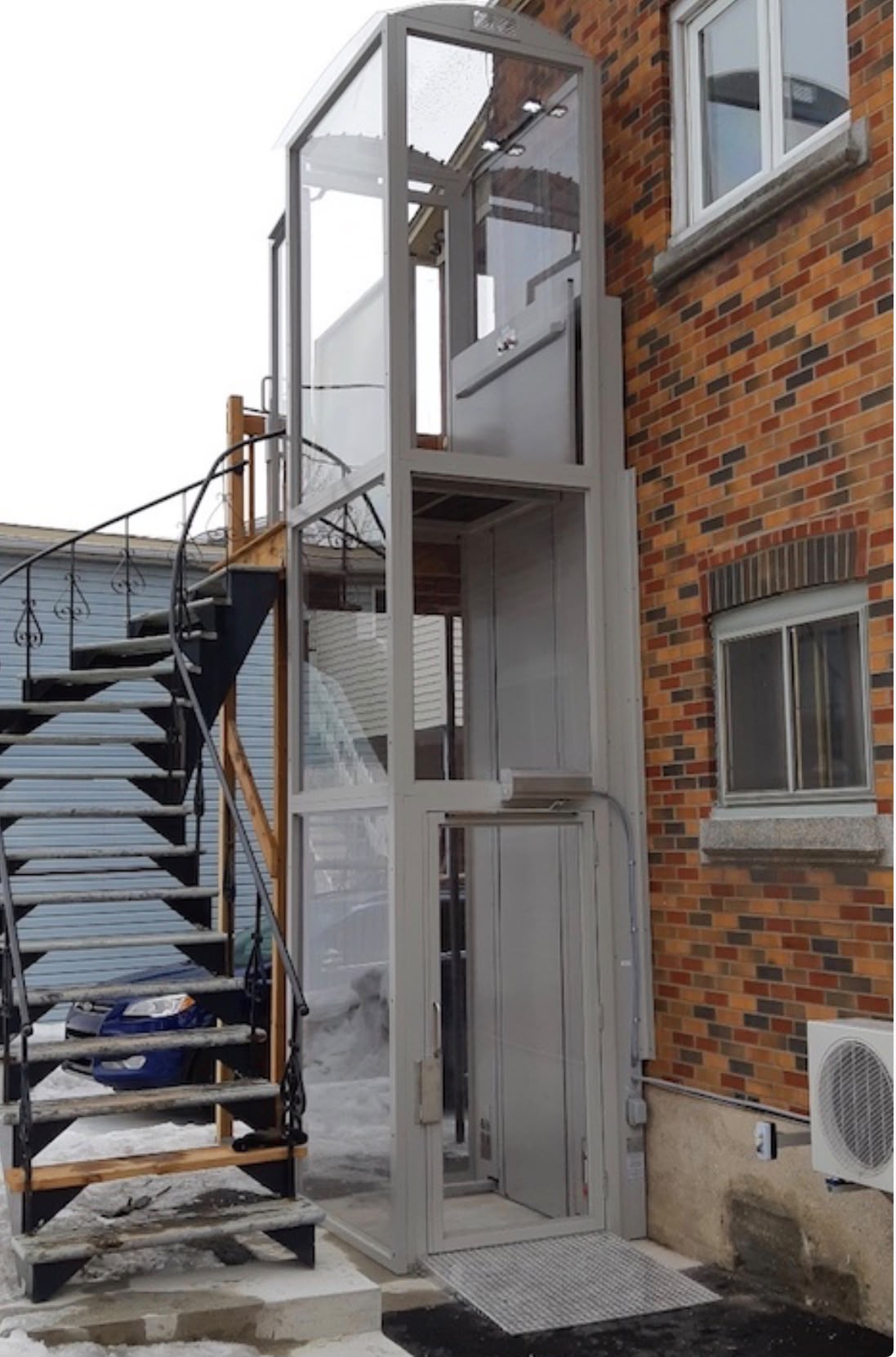 External platform lift